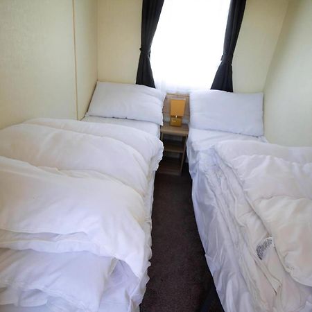 Great 8 Berth Caravan For Hire In Skegness Ref 33069F 外观 照片